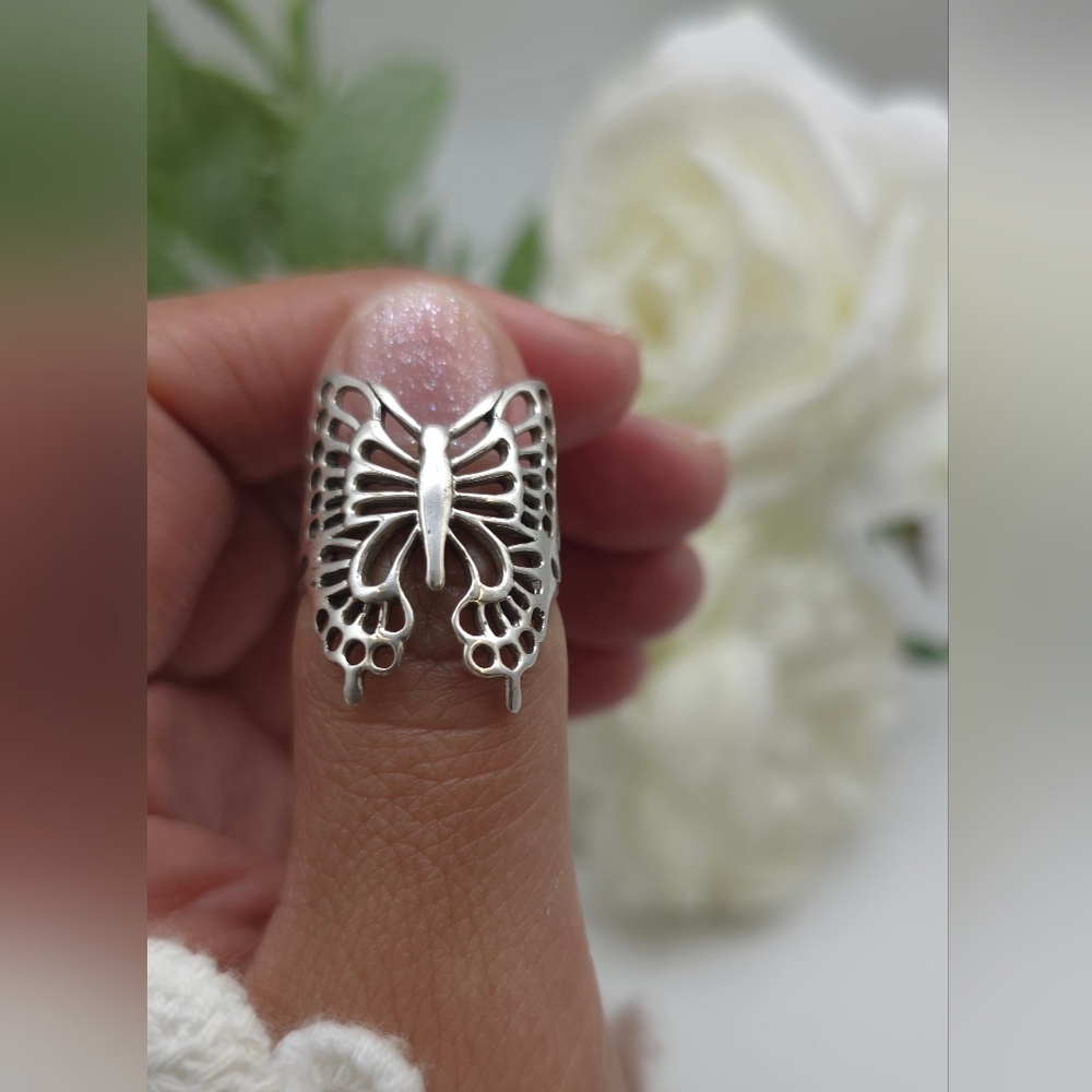 🥰 REAGAN BUTTERFLY RING - Picture 5 of 8